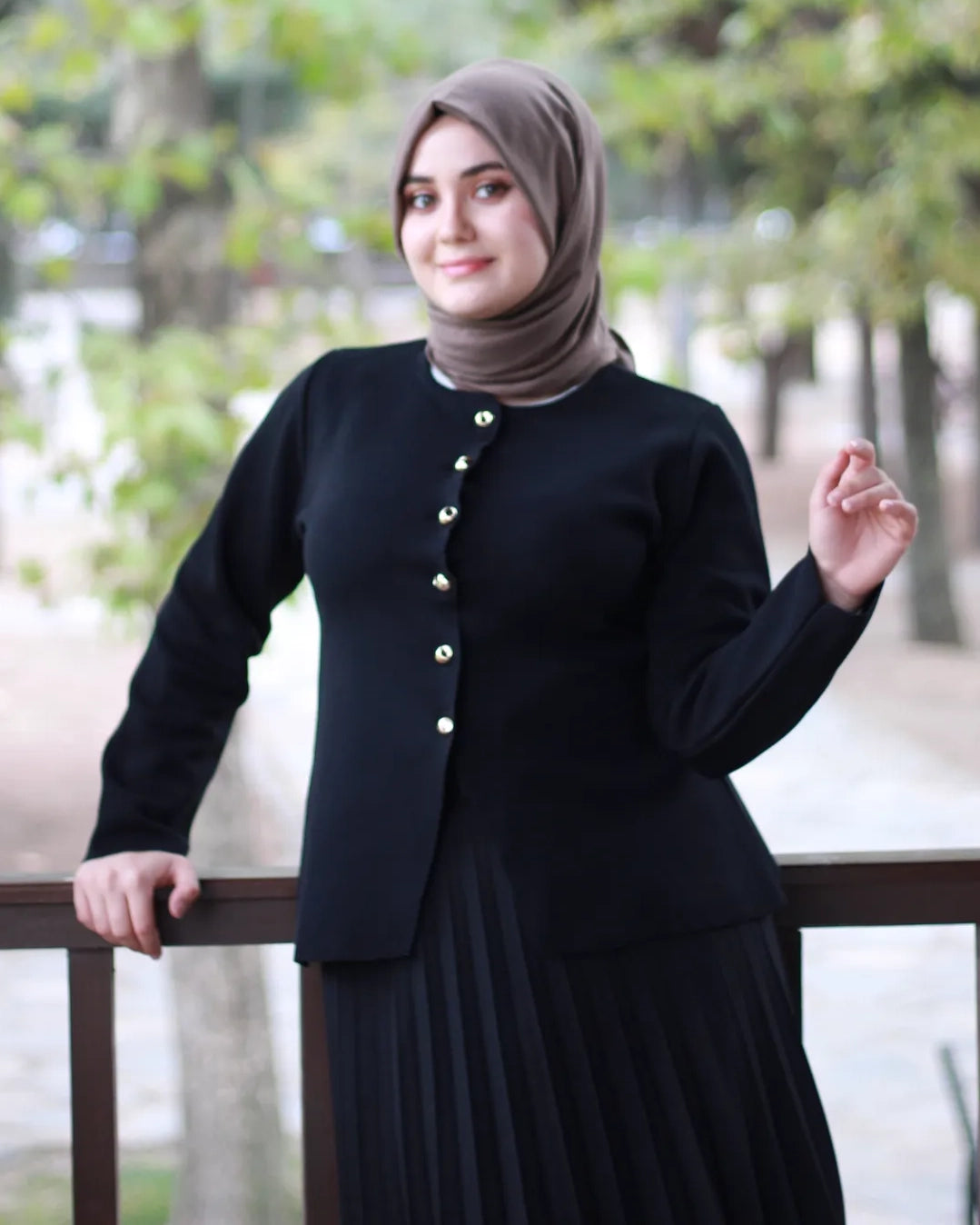 Gold Düğmeli Siyah Ceket