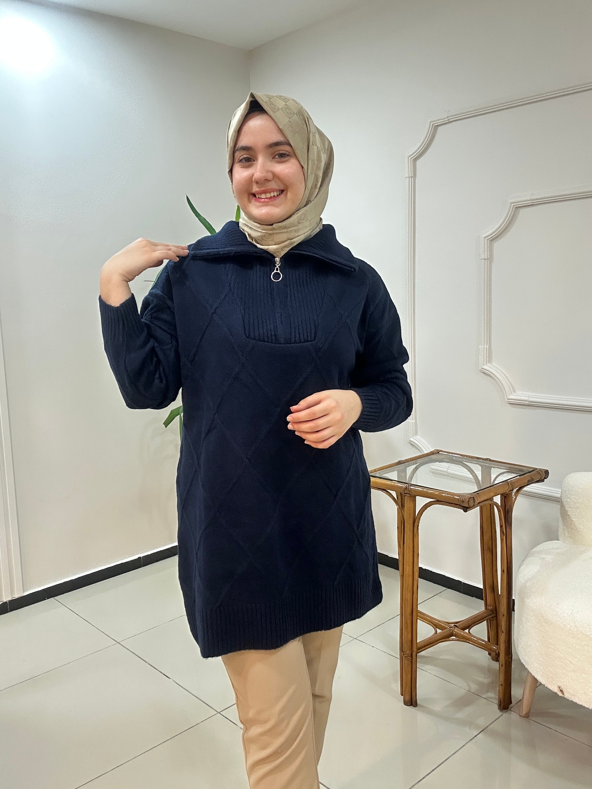 Yakası Fermuarlı Yünlü Triko