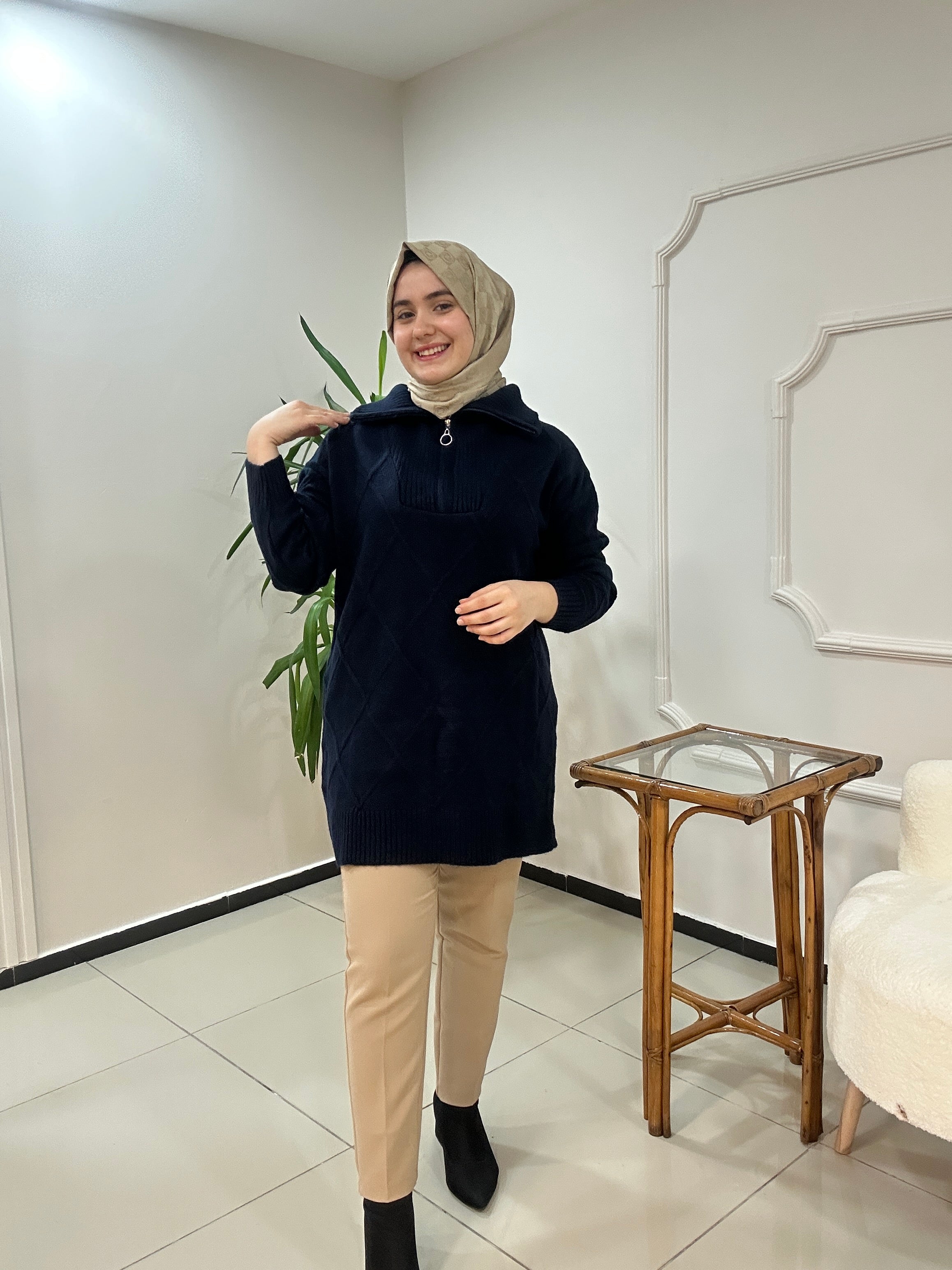 Yakası Fermuarlı Yünlü Triko