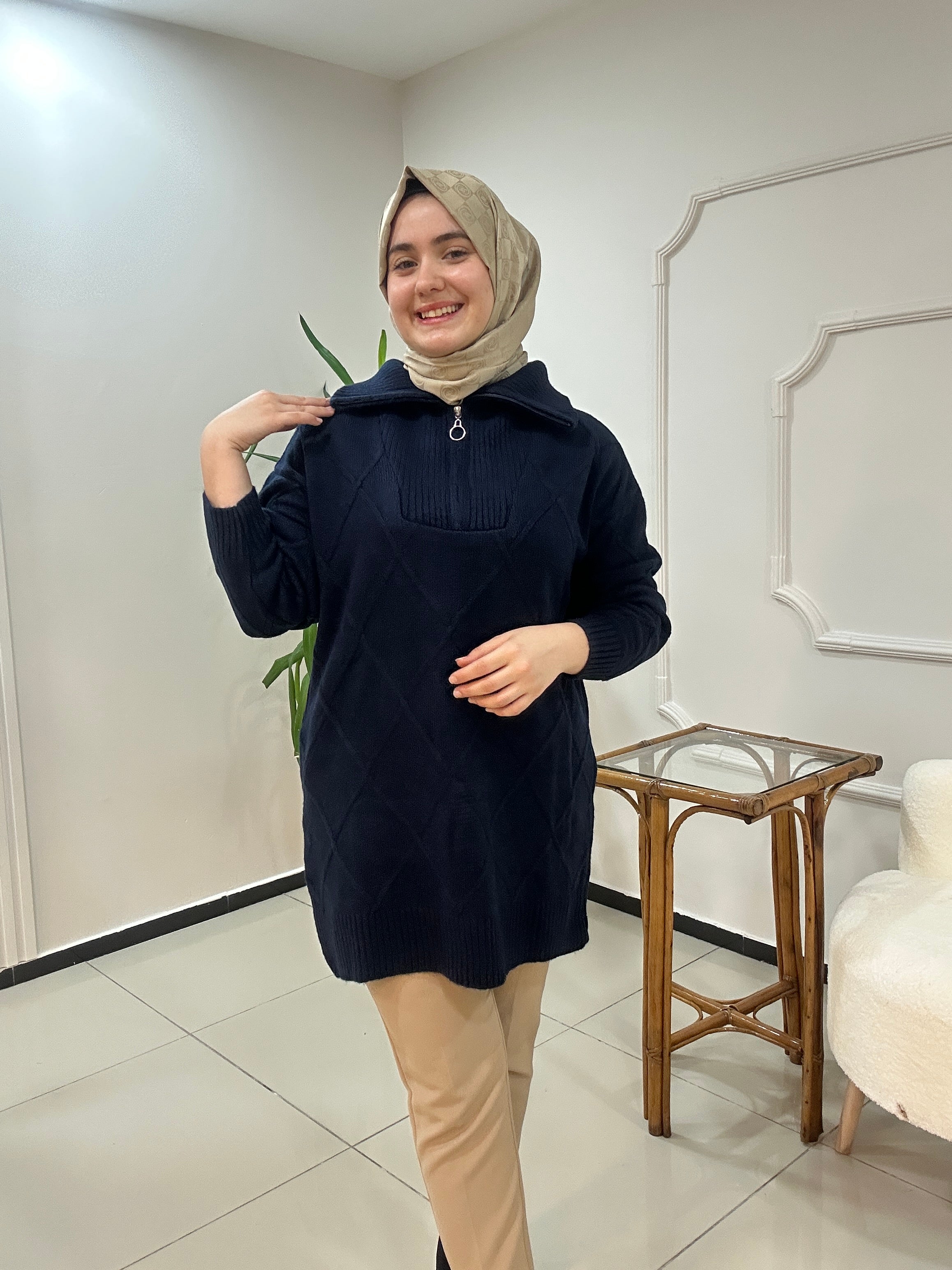 Yakası Fermuarlı Yünlü Triko