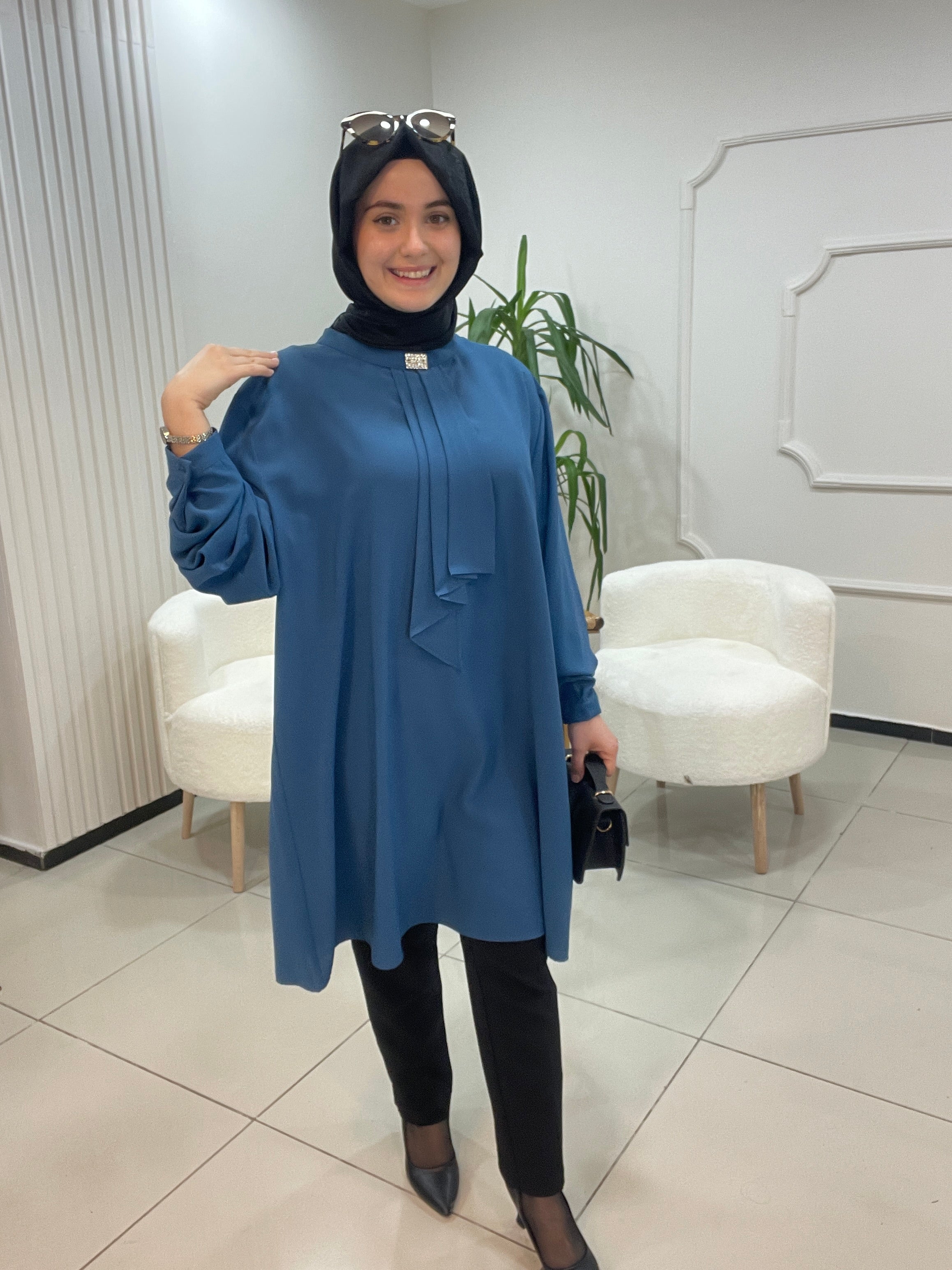 Taş Broşlu Tunik