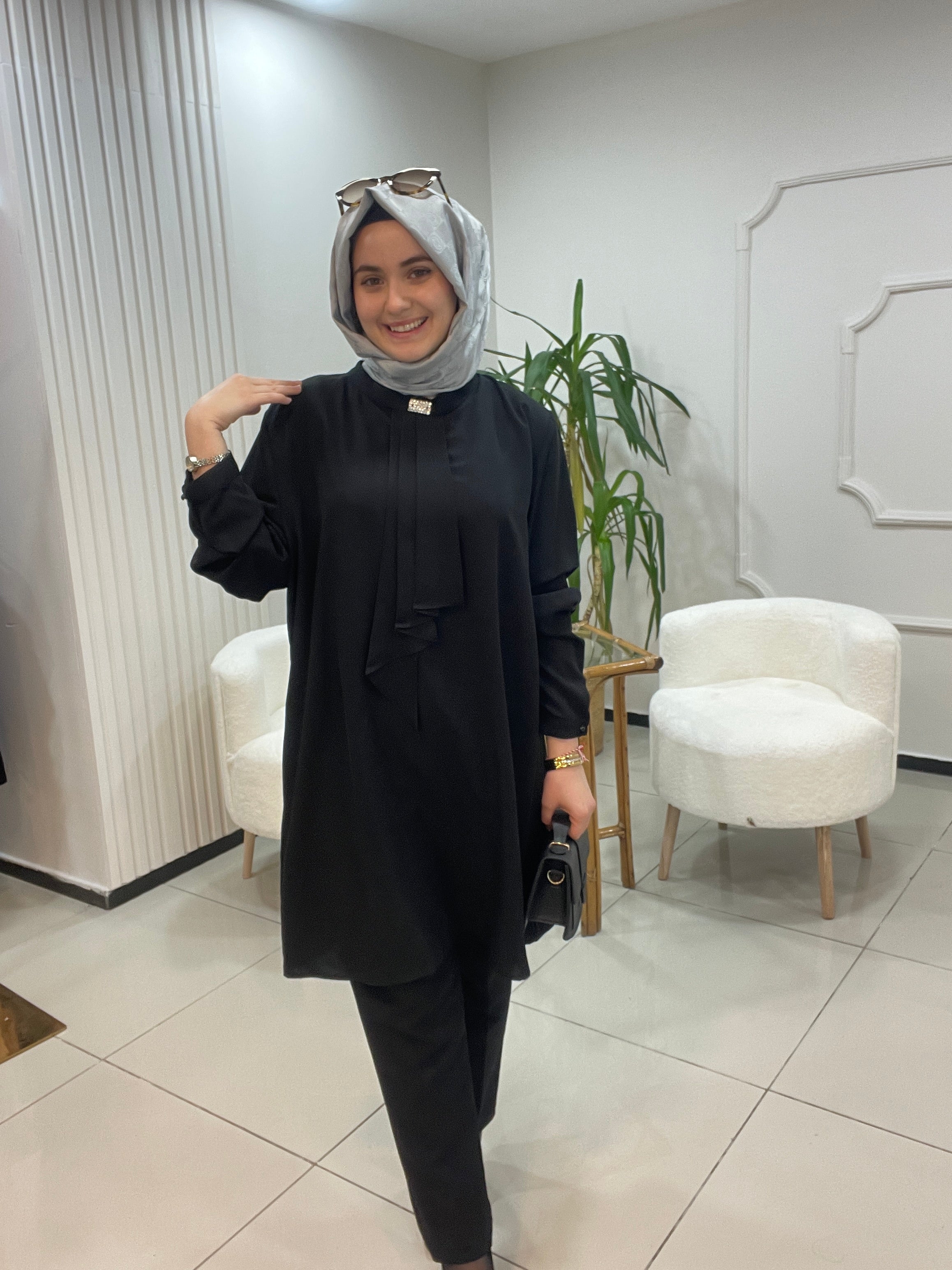 Taş Broşlu Tunik
