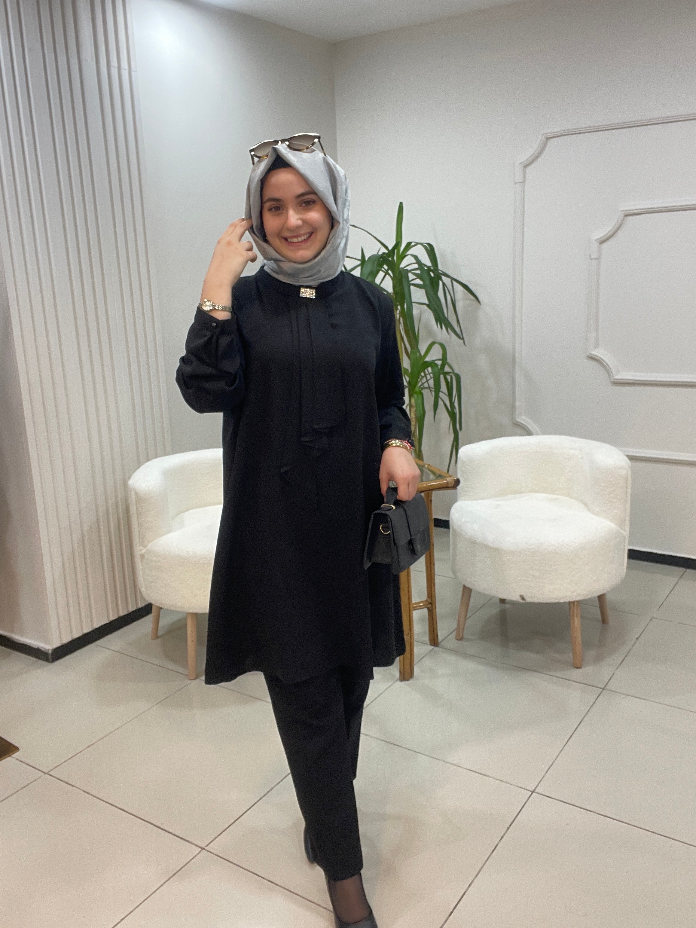 Taş Broşlu Tunik