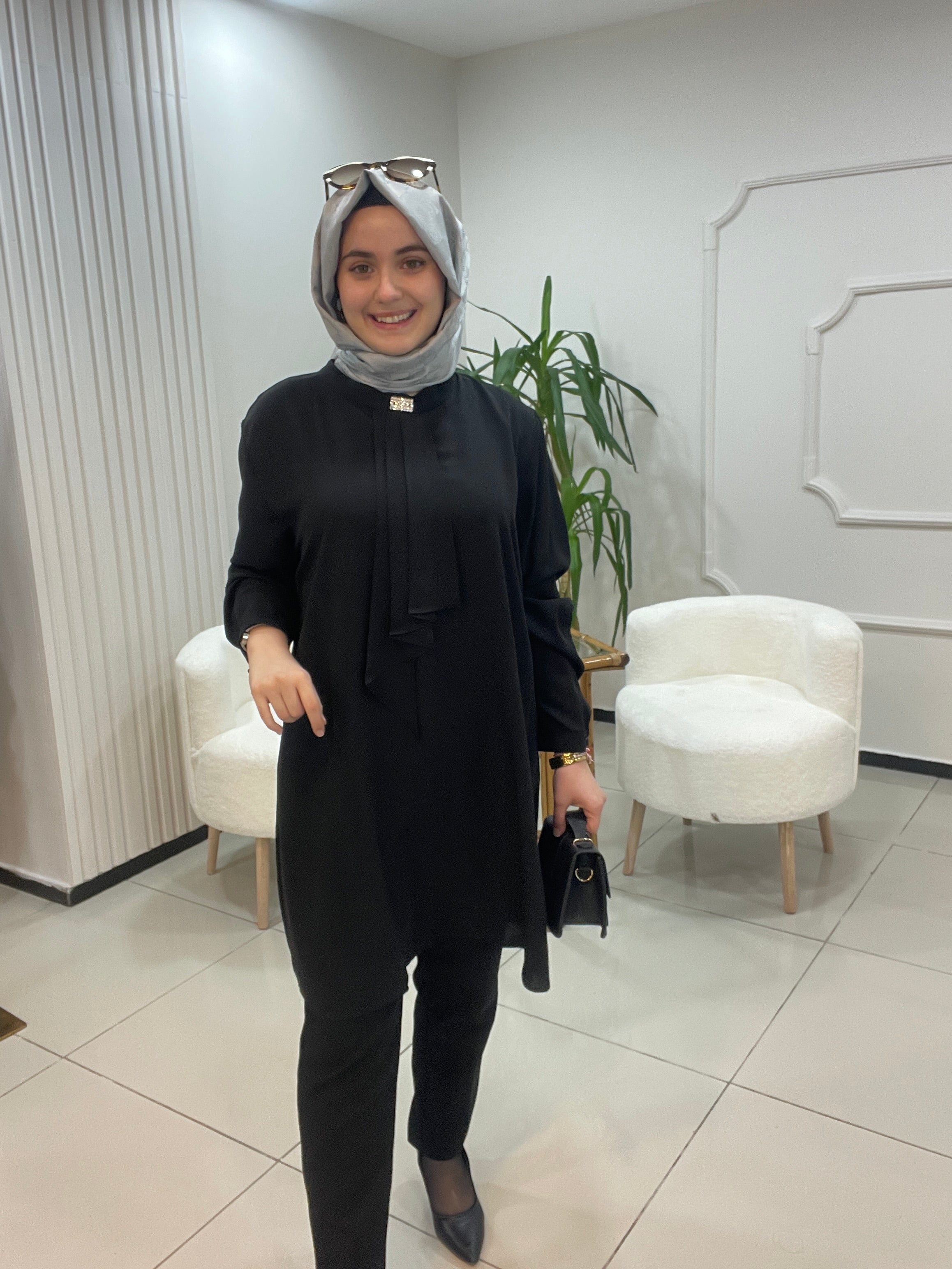 Taş Broşlu Tunik