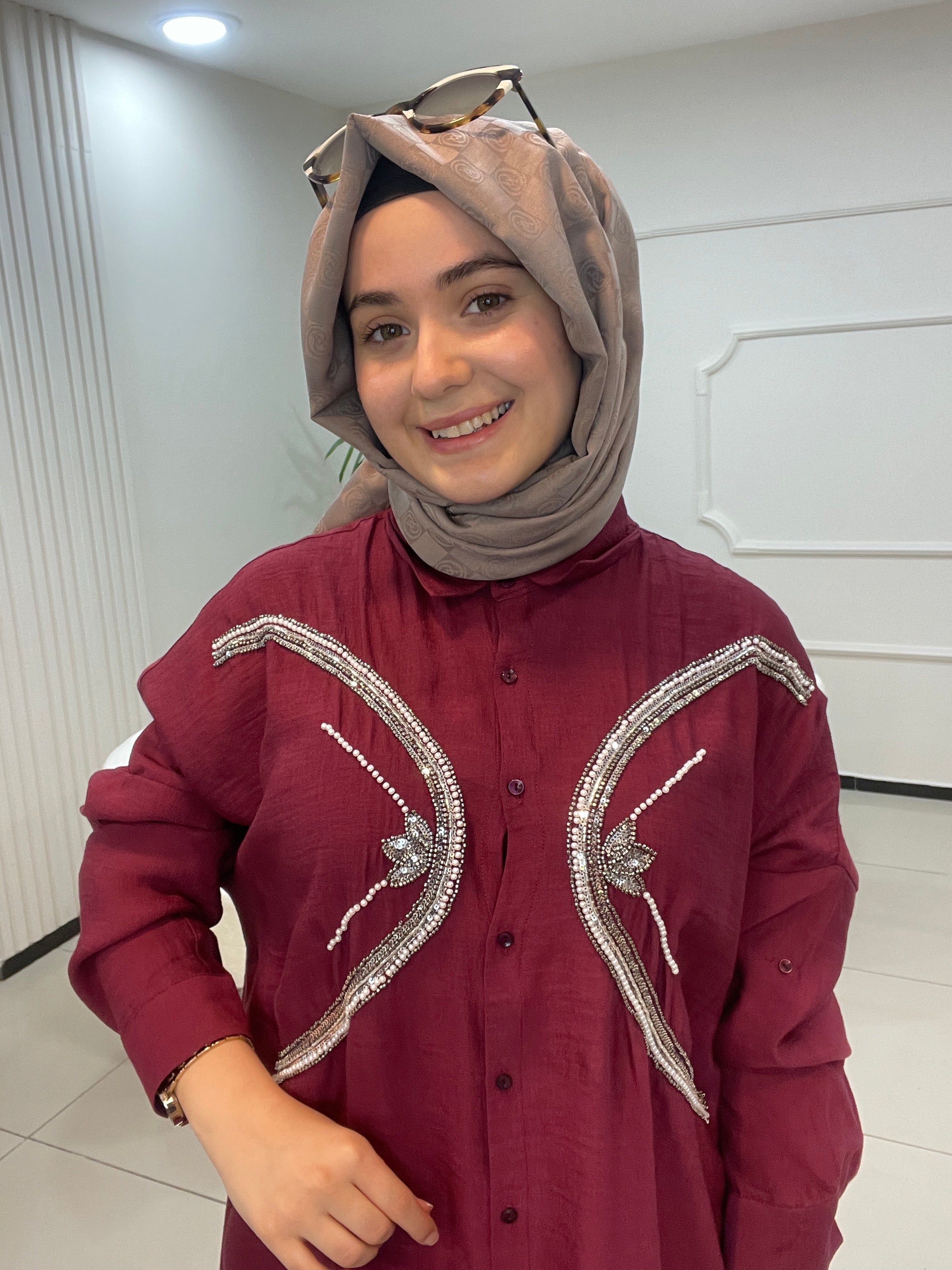 Gümüş Taş Detaylı Gömlek