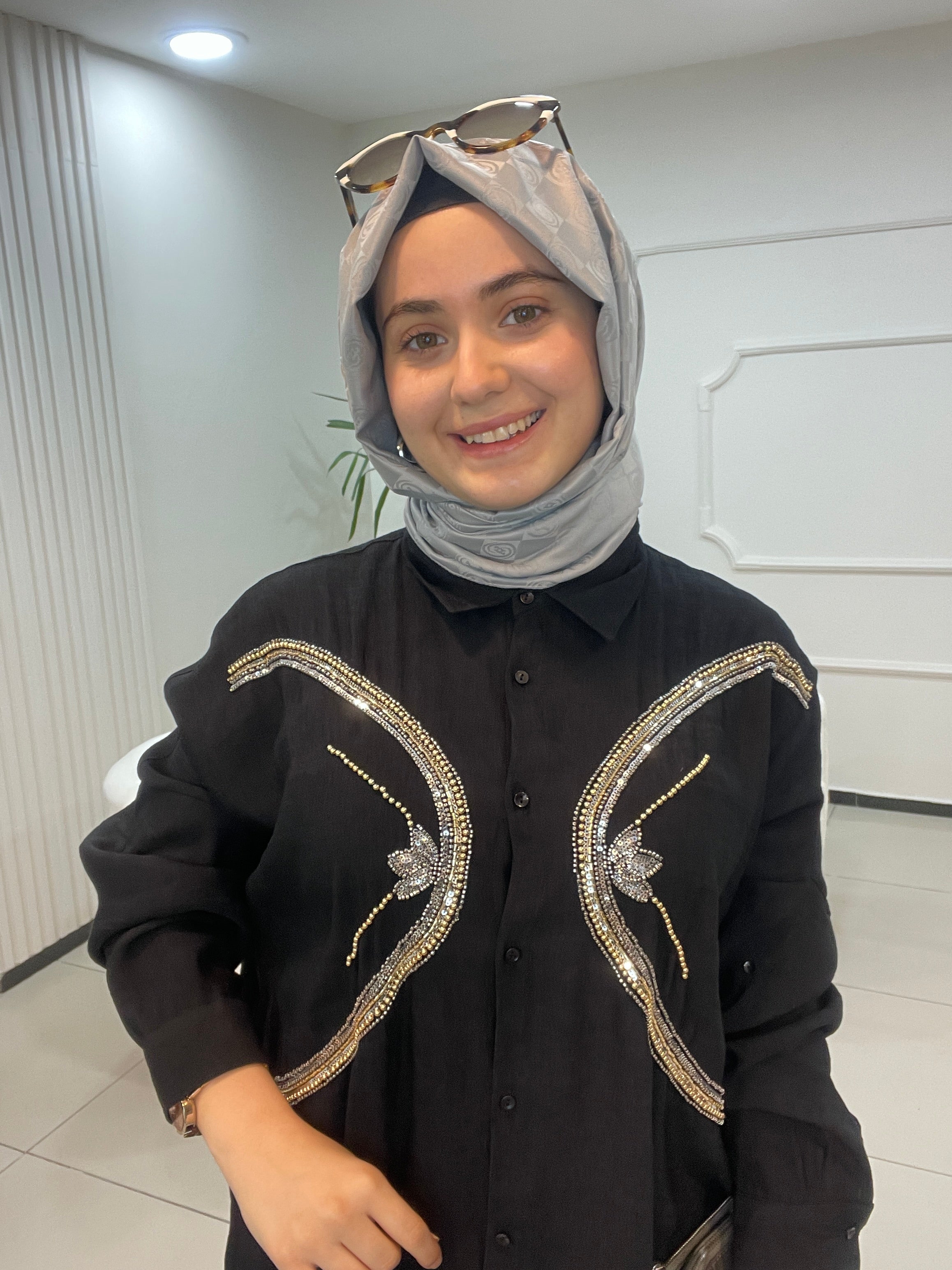 Gümüş Taş Detaylı Gömlek