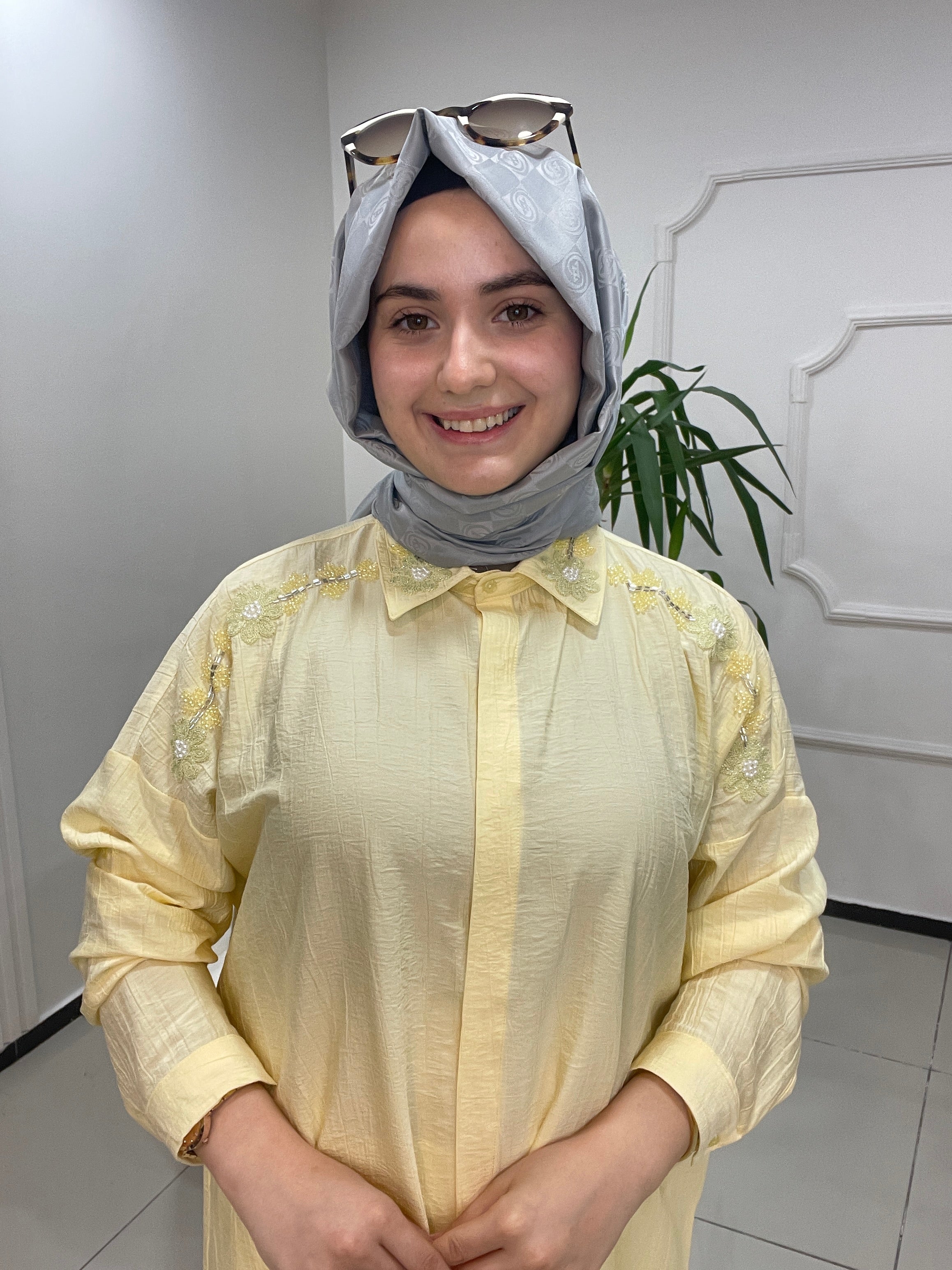 Çiçek Boncuklu Gömlek