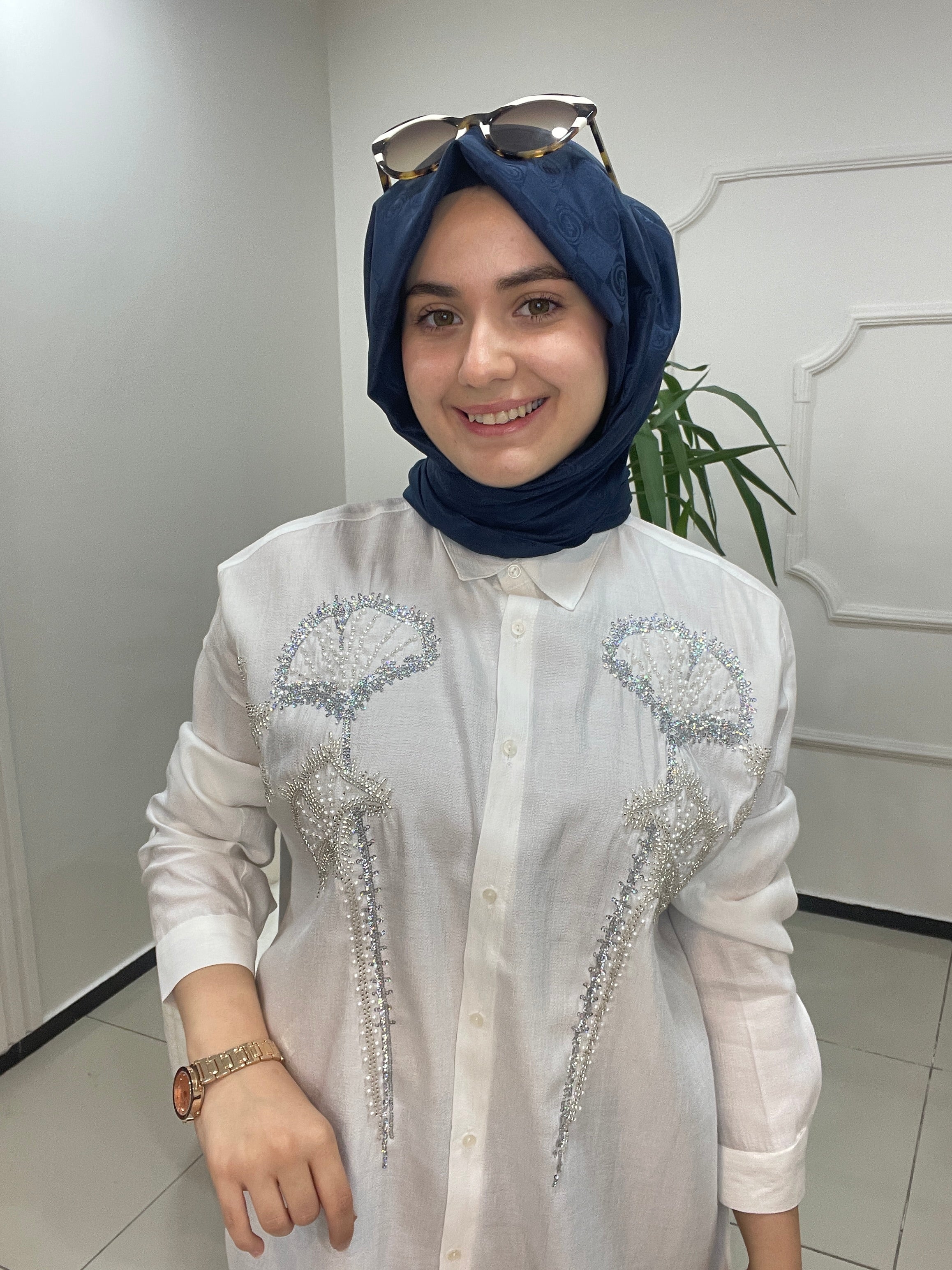 İncili Gömlek
